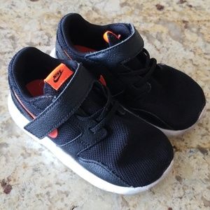 Nike toddler boys sneakers sz 25/8c